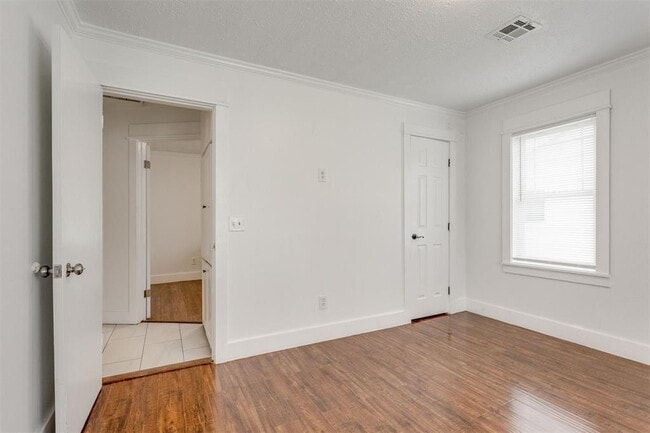 Building Photo - 516 E Rickenbacker Dr
