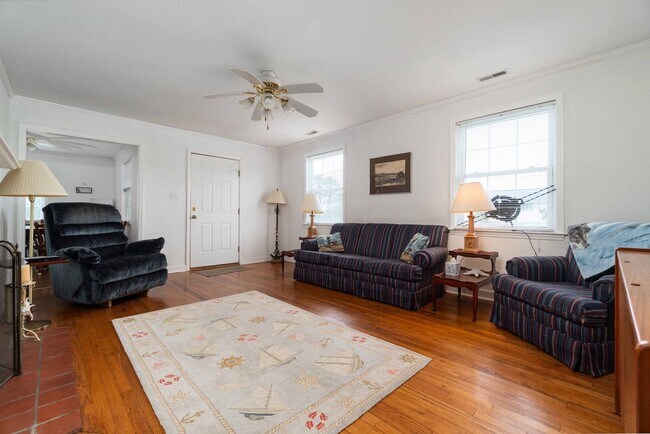 Building Photo - Waterfront, furnished home with a boat dock
