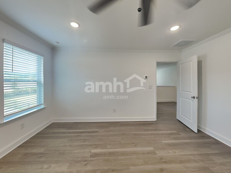 Building Photo - 1140 Livengood Wy