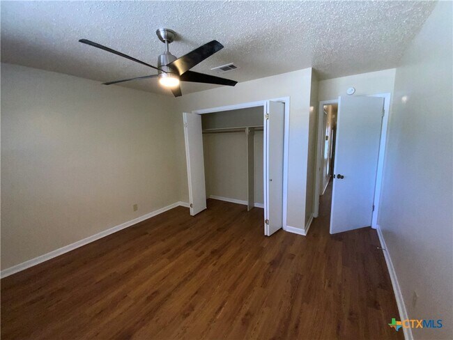 Building Photo - 510 B Cheyenne Dr