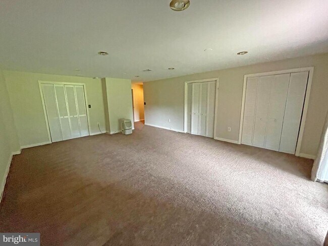Building Photo - 4006 Forest Valley Rd
