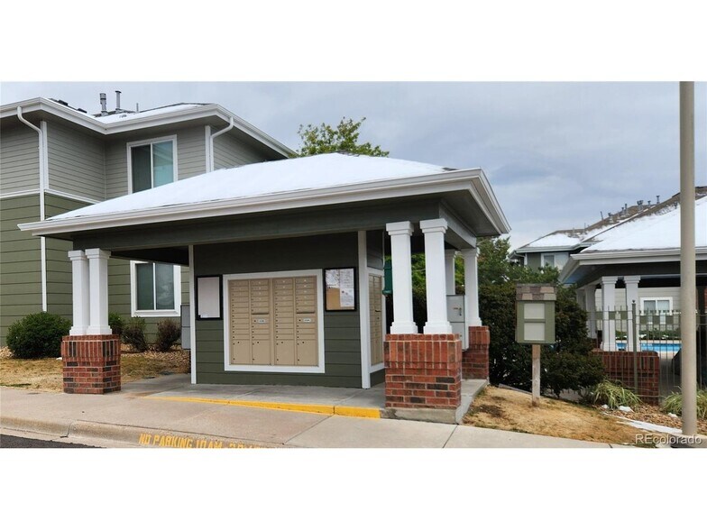 Building Photo - 8481 W Union Ave