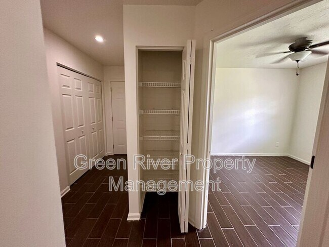 Building Photo - 3288 Deerfield Pointe Dr