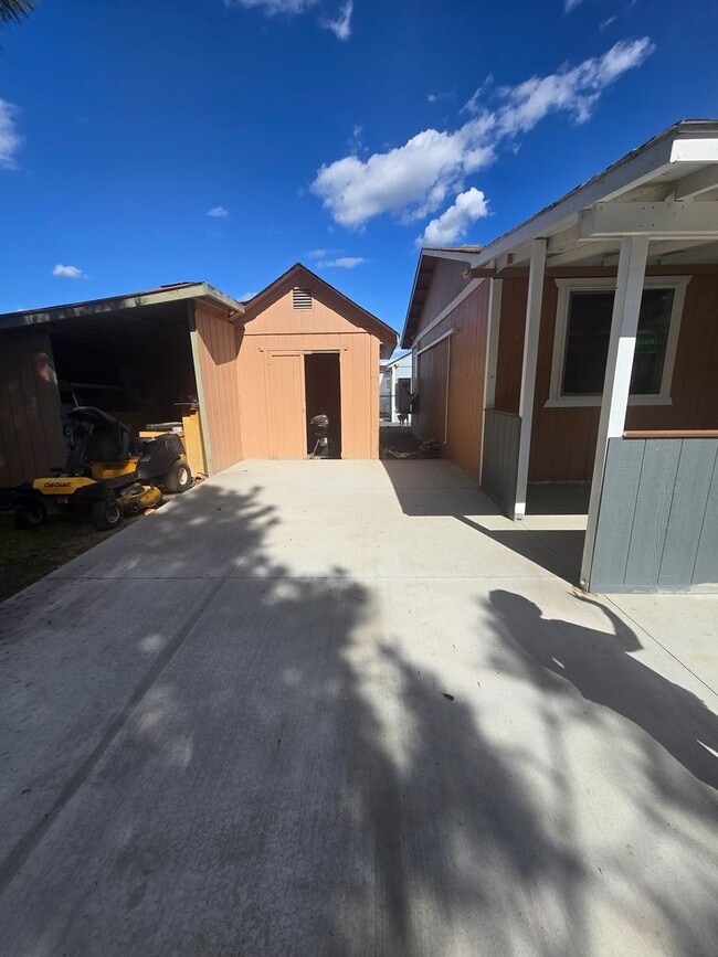 Building Photo - Beautiful 2Bedroom Home Available Now!