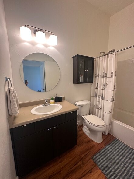 Building Photo - 1037 W Rooftop Dr