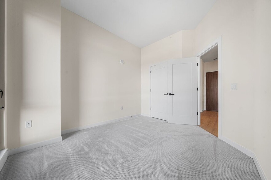 Building Photo - 255 W Falls Station Blvd