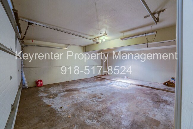 Building Photo - Riverview - Stunning 2 bed 2 bath Townhouse Great Location