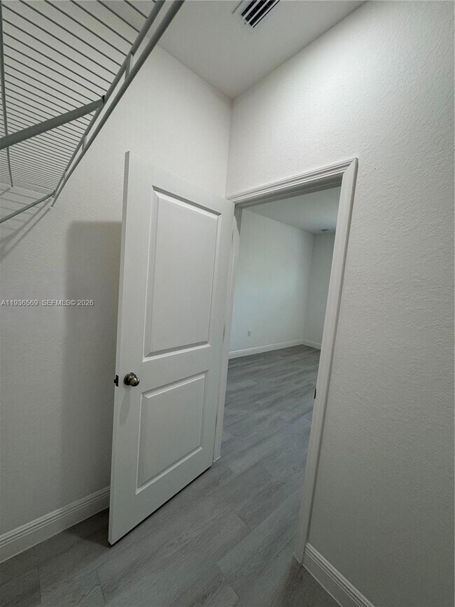 Building Photo - 6018 Acorn Cir