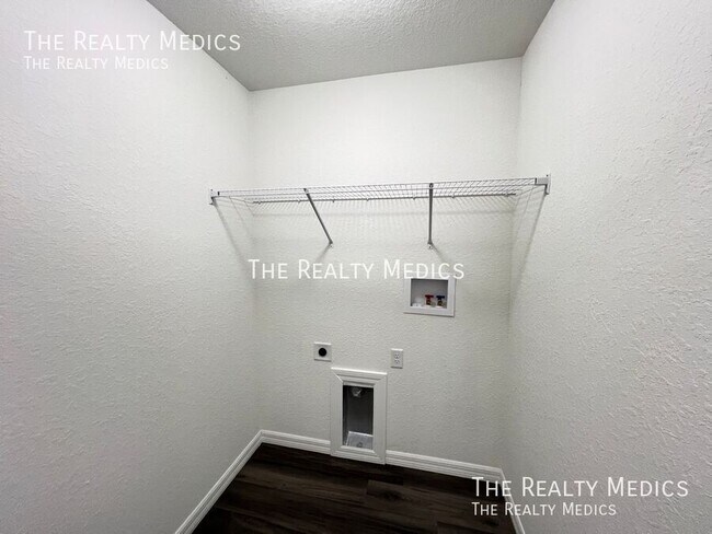 Building Photo - 290 Malauka Run