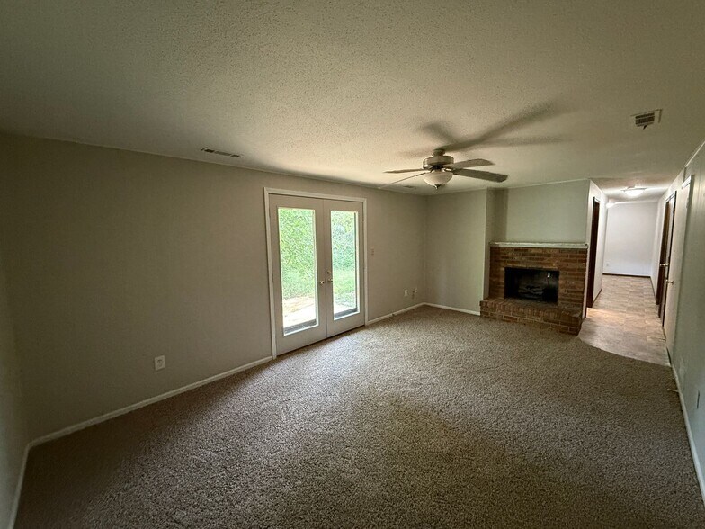 Building Photo - 5720 Lionel Dr