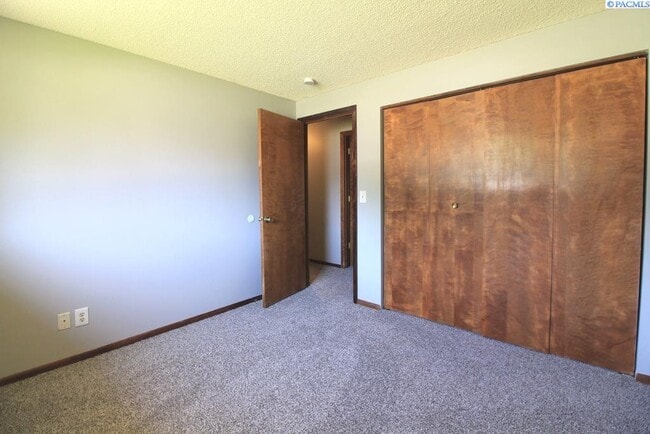 Building Photo - Kennewick 3 Bed/2 Bath Rambler + Bonus Room