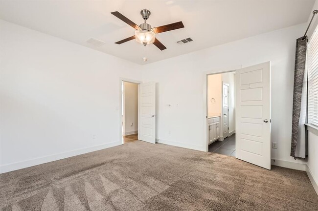 Building Photo - 1513 Casa Dr