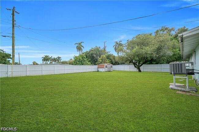 Building Photo - 77 Glenmont Dr W
