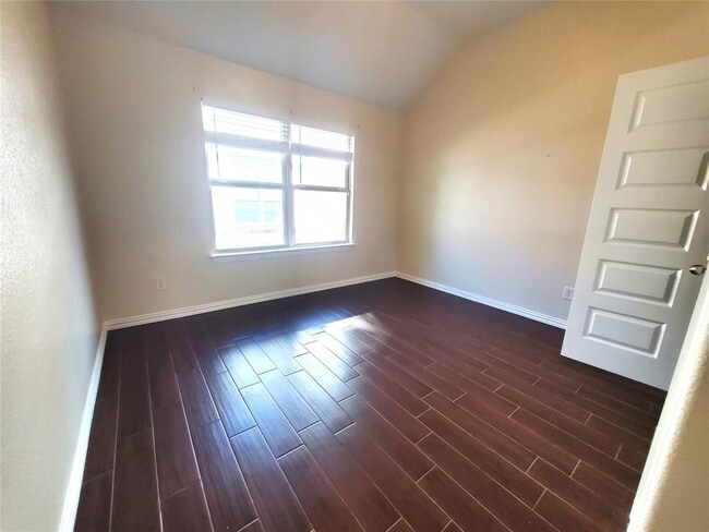 Building Photo - 807 Farmhouse Dr