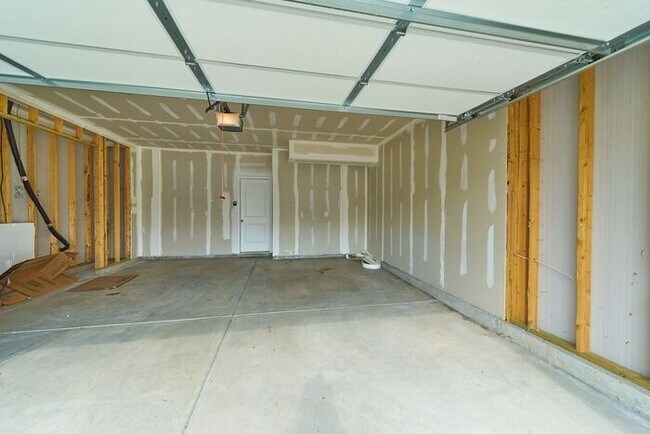 Building Photo - 4 Bedroom at Trotter's Landing in Camby With Pond View!