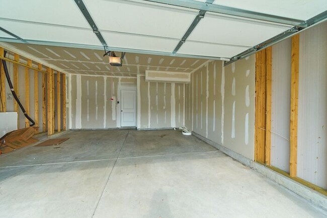 Building Photo - Newer Construction 4 Bedroom at Trotter's ...