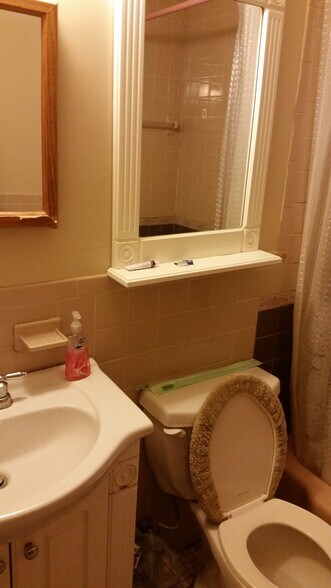 Building Photo - 28 Miller St