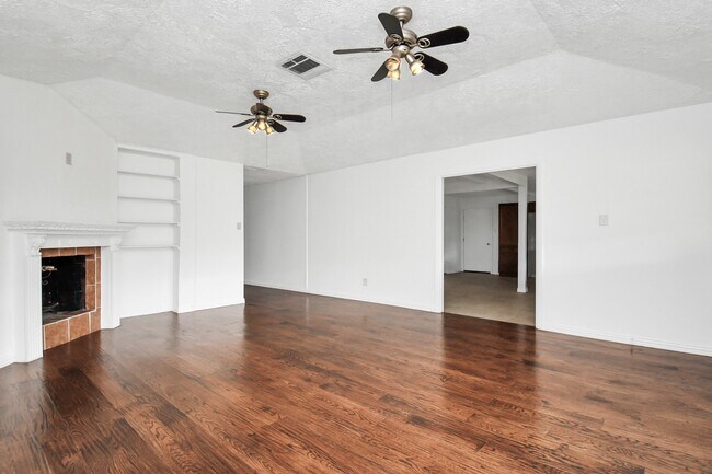 Building Photo - 10131 Kent Towne Ln