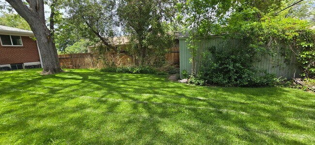 Building Photo - Spacious Ranch-Style 5BR Home w/ Finished Basement & Large Fenced Yard