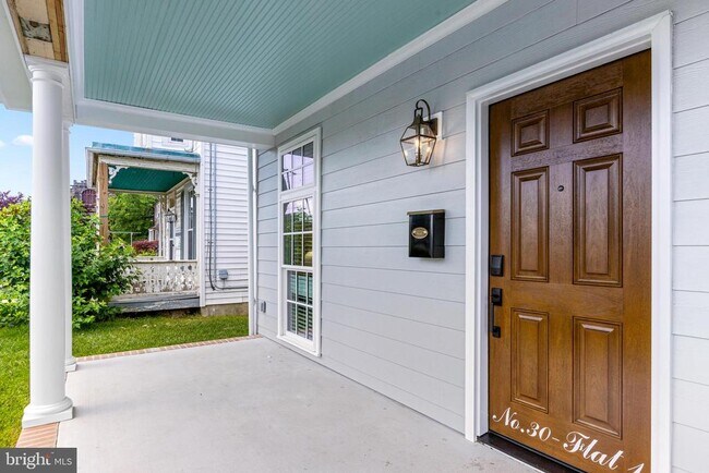 Primary Photo - 30 E Broadway