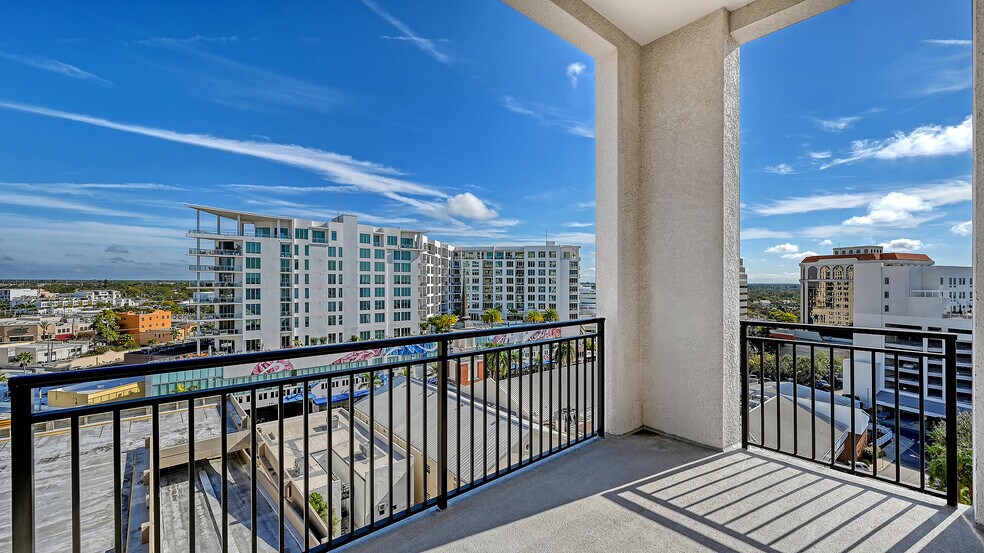 Building Photo - 33 S Palm Ave