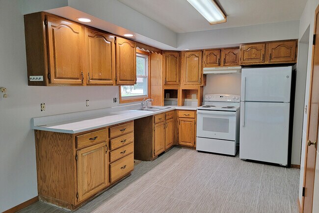 Building Photo - 1808 Dakota St