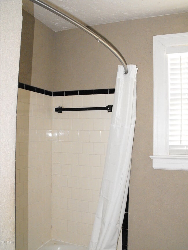 Building Photo - 5324 Fremont St