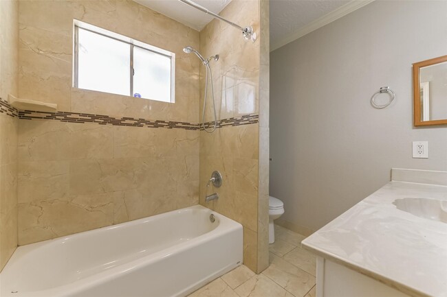 Building Photo - 2502 Drummer Dr