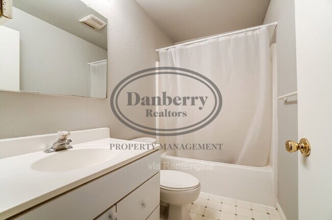 Building Photo - 3704 Willow Run Dr