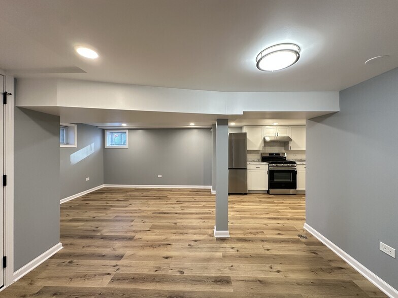 Building Photo - 2039 W 23rd St