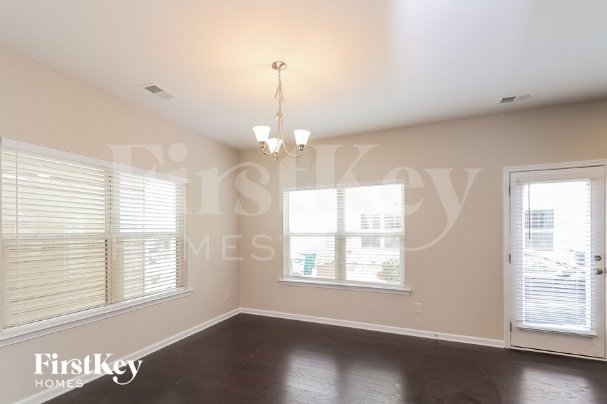 Building Photo - 703 Barberry Dr