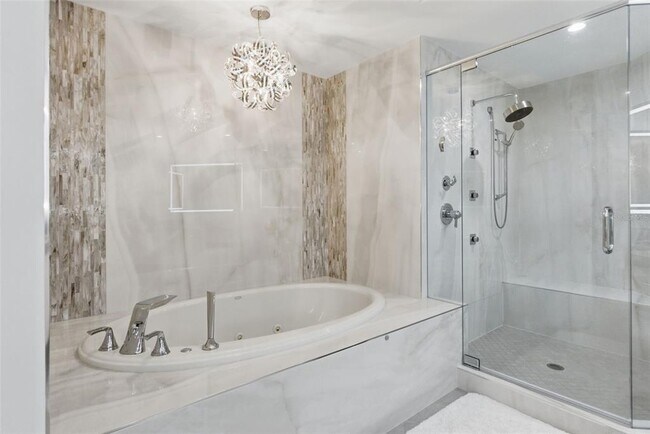 Building Photo - 400 Beach Dr NE