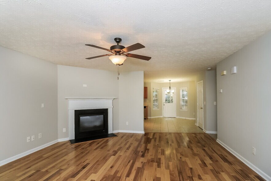 Building Photo - 86 Springbottom Dr SE
