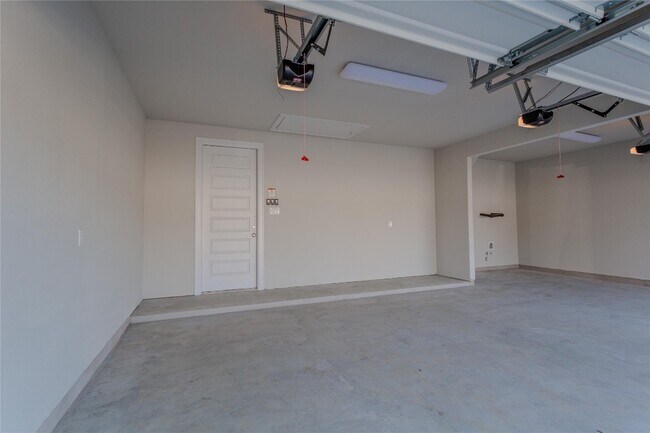 Building Photo - 2204 Bell Mare Vw
