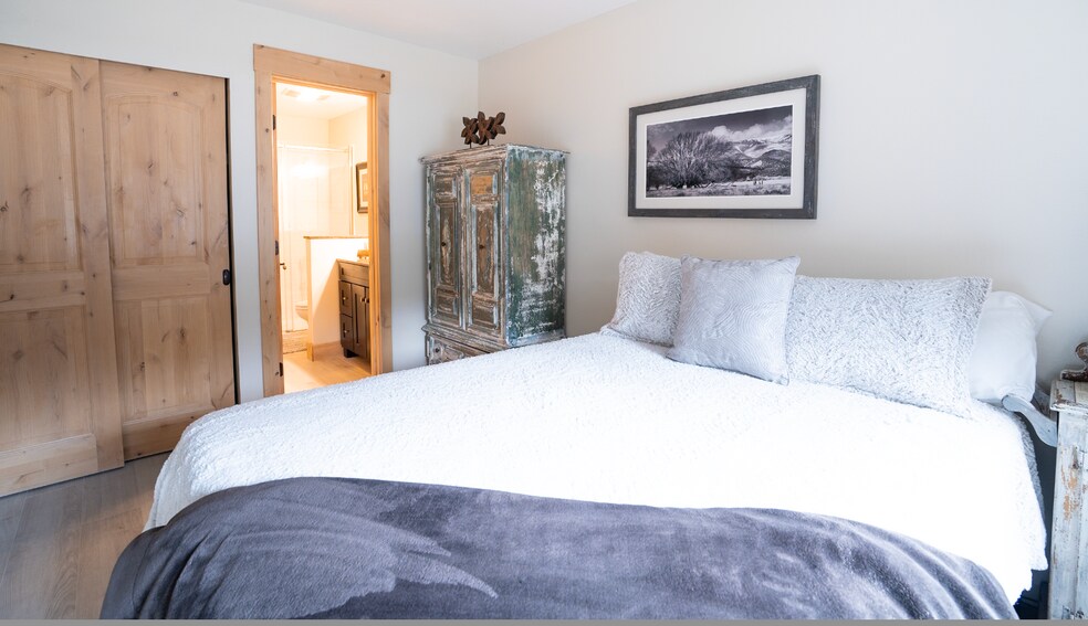 Building Photo - 2025 Canyons Resort Dr