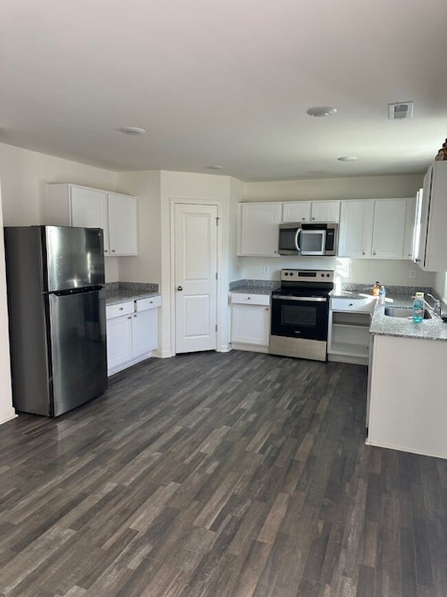 Building Photo - 15 Antebellum Ct