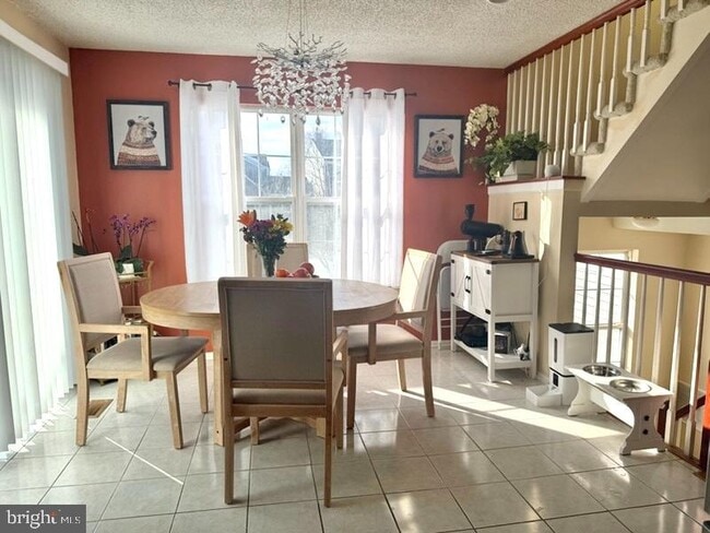 Building Photo - 2 HALSTEAD Pl