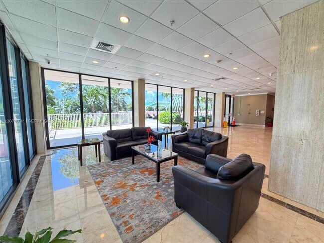 Building Photo - 400 Kings Point Dr