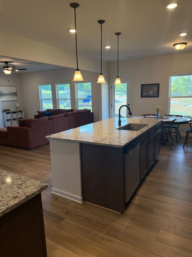Building Photo - **NEW PRICE**Ooltewah-Harbour Chase Community