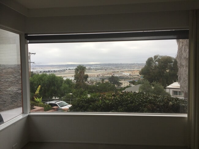 Building Photo - Close to Downtown! Mid-Century Modern Home...