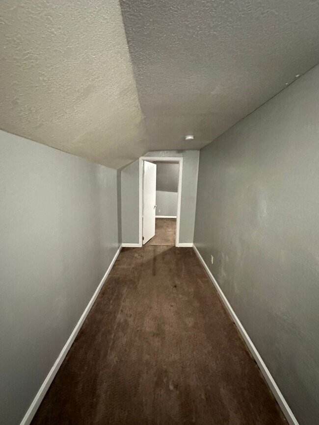 Building Photo - 122 S Gordon-