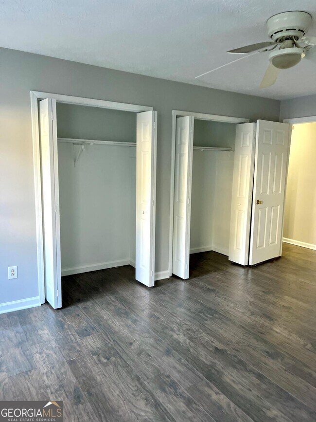 Building Photo - 3990 Rocmar Dr