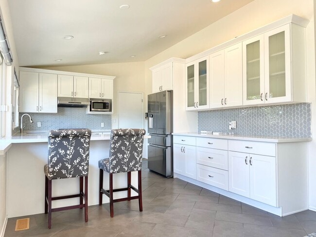 Building Photo - Beautifully Remodeled 5 Bed 2.75 Bath Home in Eastgate
