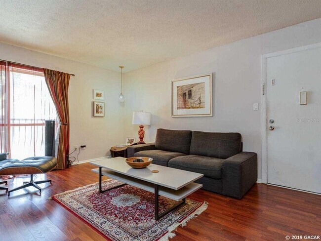 Building Photo - 1700 SW 16th Ct