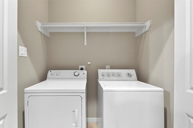 Building Photo - 241 N Lenox St