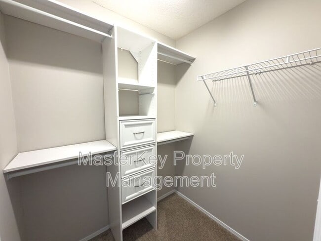 Building Photo - 2915 Skybrook Ln