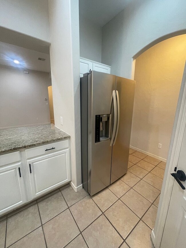Building Photo - Gorgeous 4 bedroom/3 bathroom home located...