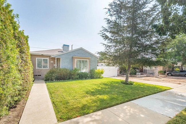 Building Photo - 2120 N Valley St