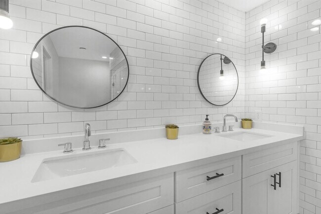 Building Photo - 5474 Imogene St