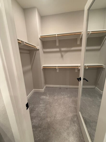 Building Photo - 1118 Delpy View Point